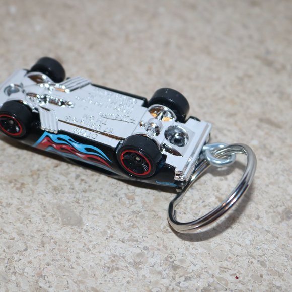 Hot Wheels Flames Camaro CUSTOM keychain - Picture 6 of 6